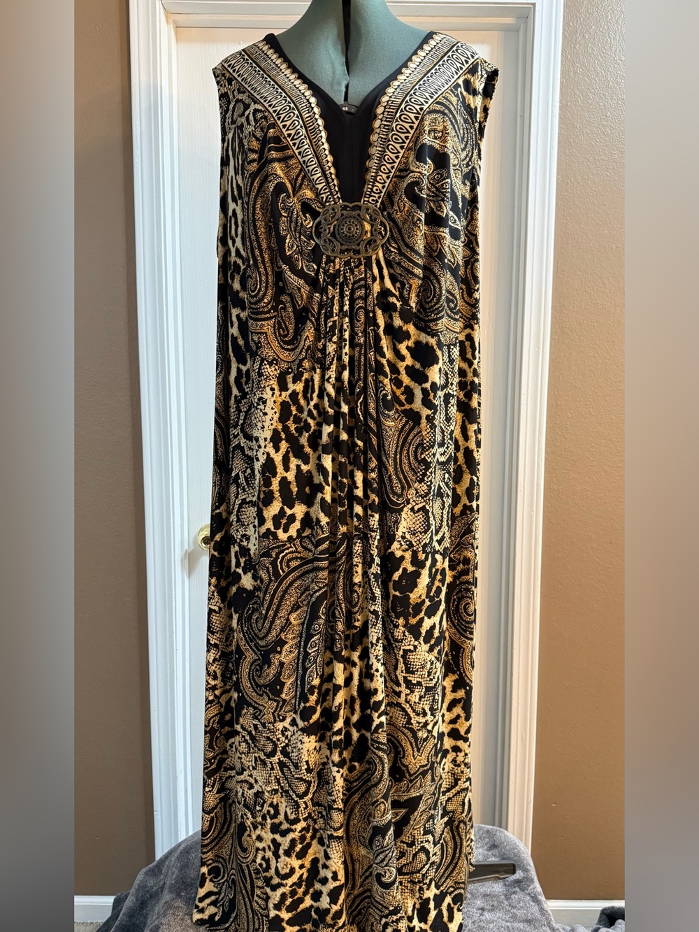 Catherines Black & Gold Paisley-Animal Maxi Dress Decorative Brooch Size 5X